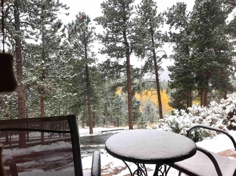 Private Hot Tub Overlooking Pikes Peak Уудланд Парк Екстериор снимка